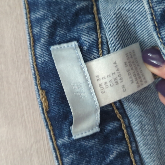 H&M slightly worn jeans size 2 Mom style - Picture 2 of 4